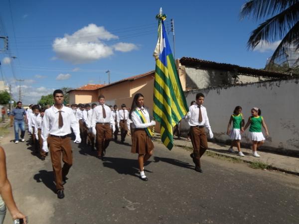 Colégio Industrial comemora o 43° aniversário com desfile cívico.(Imagem:FlorianoNews)