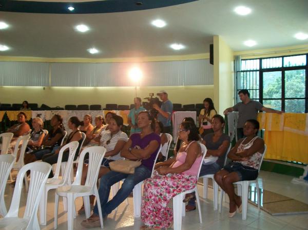 Deputada Flora Izabel vem a Floriano para entrega da primeira parcela de incentivo a ONG.(Imagem:FlorianoNews)