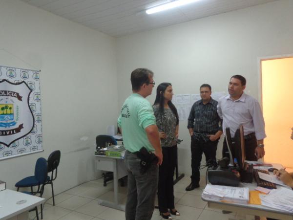 Delegado Geral da Polícia Civil James Guerra visita Delegacia Regional de Floriano.(Imagem:FlorianoNews)