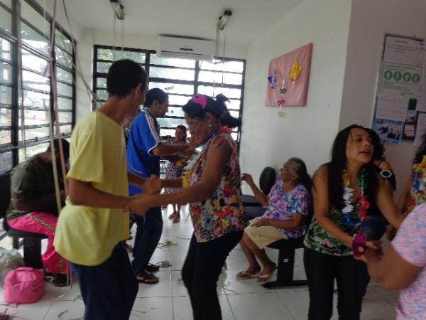 Unidade de Saúde Helvidio de Holanda Barros realiza carnaval dos idosos.(Imagem:FlorianoNews)