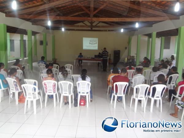 Paroquianos de Nazaré do Piauí participam de Assembleia de Pastoral.  (Imagem:FlorianoNews)