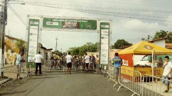  Ciclistas participam do campeonato Floriano Ride 2018. (Imagem:FlorianoNews)