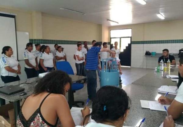 Acadêmicos da FAESF participam de curso sobre produção de sabonetes na UFPI.(Imagem:FAESF )