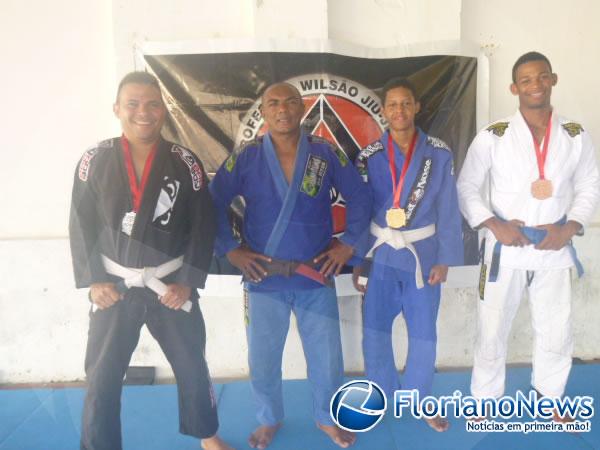 Atletas de Floriano conquistam 11 medalhas em torneio de Jiu Jitsu em Parnaíba.(Imagem:FlorianoNews)