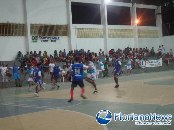 Tarde esportiva é realizada com alunos do colégio Estadual.(Imagem:FlorianoNews)