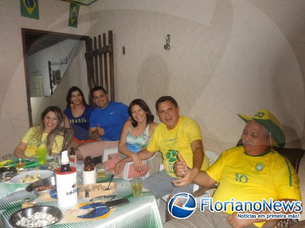 Torcedores de Floriano e Barão de Grajaú se reuniram para assistir partida entre Brasil e Croácia.(Imagem:FlorianoNews)