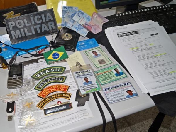 Vários documentos falsos foram encontrados com o falsário.(Imagem:Danilo Bezerra/Cidadesnanet)