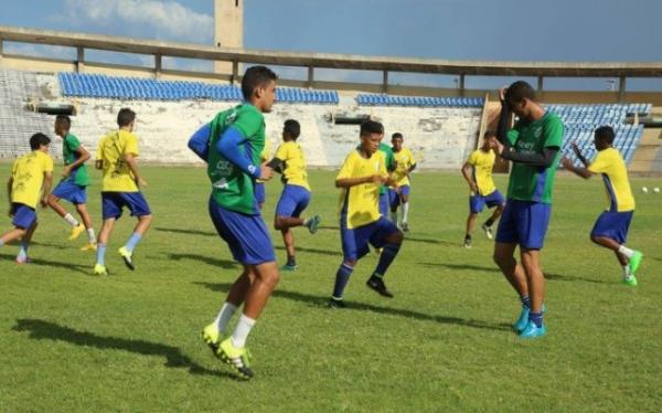 Treino do Altos sub-19 no estádio Albertão.(Imagem:Luis Júnior)