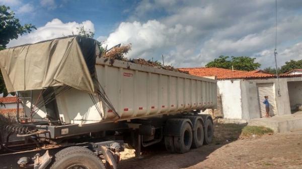 Mutirão de limpeza combate o mosquito da dengue em Floriano.(Imagem:SECOM)