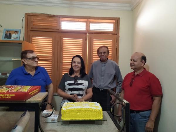 Mão Santa com dona Adalgisa e padre João Maria, na Rádio Igaraçu.(Imagem:Regina F Tavares)