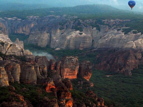 Serra da Capivara possui um dos maiores sítios arquelógicos do mundo.(Imagem:André Pessoa/Arquivo pessoal)