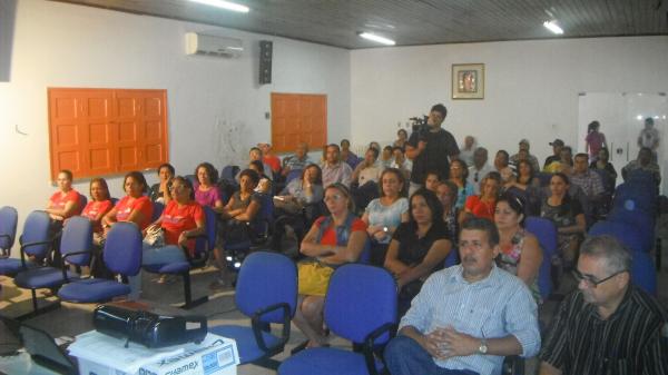  Secretaria Municipal de Educação realiza audiência pública sobre gestão escolar.(Imagem:FlorianoNews)