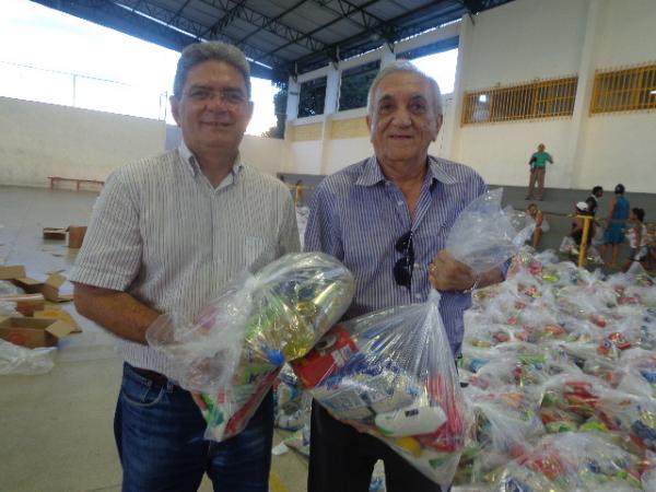 Prefeitura de Floriano realiza distribuição de cestas básicas.(Imagem:FlorianoNews)