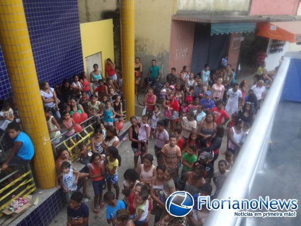 Papai Noel dos Correios realiza entrega de presentes em Floriano.(Imagem:FlorianoNews)