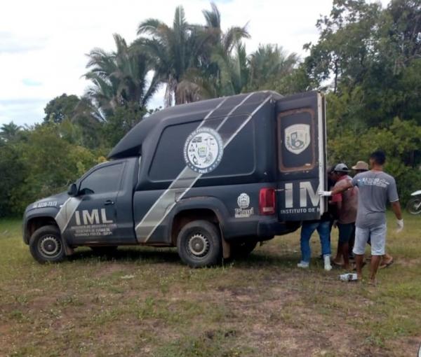 Corpo foi removido pelo IML para Teresina.(Imagem:Luis Silva/Realidade Em Foco)