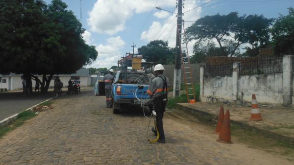 Postes de energia elétrica são atingidos por veículos, deixando moradores sem energia em Floriano.(Imagem:FlorianoNews)