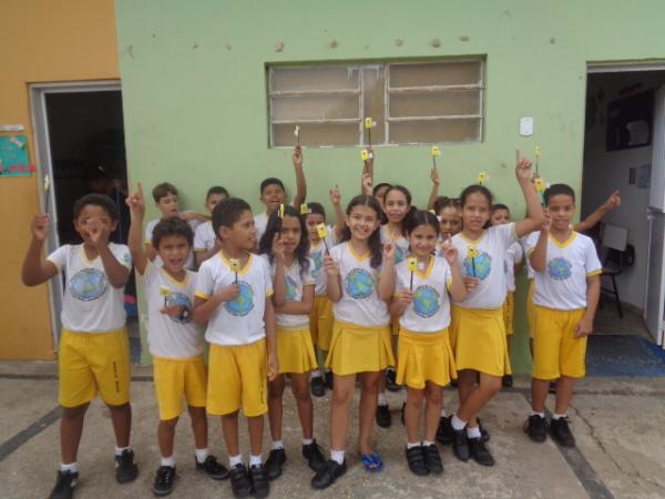 Alunos da Escola Mega de Floriano tem aula sobre a Bíblia.(Imagem:FlorianoNews)