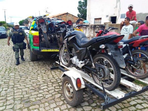 Motos recuperadas em Francisco Ayres são produtos de roubos em Floriano e Barão de Grajaú.(Imagem:3° BPM)