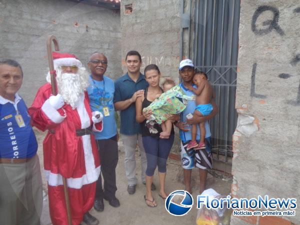 Crianças recebem primeiros presentes do Papai Noel dos Correios em Floriano.(Imagem:FlorianoNews)