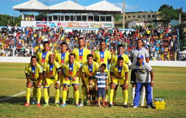 Raphael Freitas e o restante do Pesqueira na disputa do Pernambucano.(Imagem:PesqueiraFC)