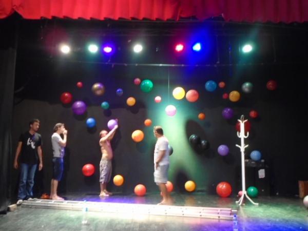 Teatro Maria Bonita recebe o espetáculo Palha Assada.(Imagem:FlorianoNews)