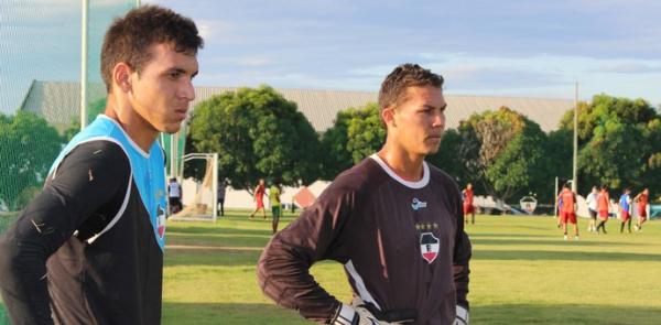 Jefferson e Robson, dois dos novos goleiros do Galo focados na preparação para a Série D.(Imagem: Daniel Cunha)