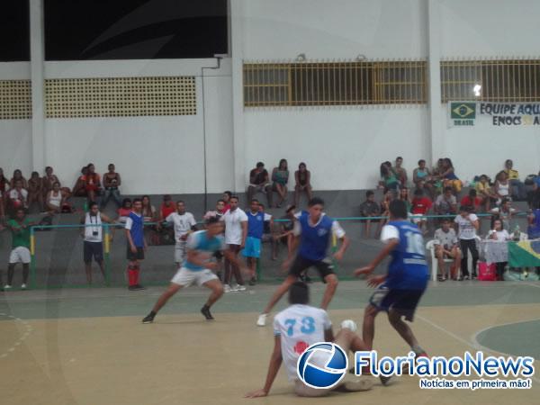 Tarde esportiva é realizada com alunos do colégio Estadual.(Imagem:FlorianoNews)