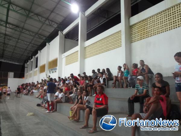 Tarde esportiva é realizada com alunos do colégio Estadual.(Imagem:FlorianoNews)