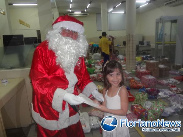Papai Noel dos Correios realiza entrega de presentes em Floriano.(Imagem:FlorianoNews)