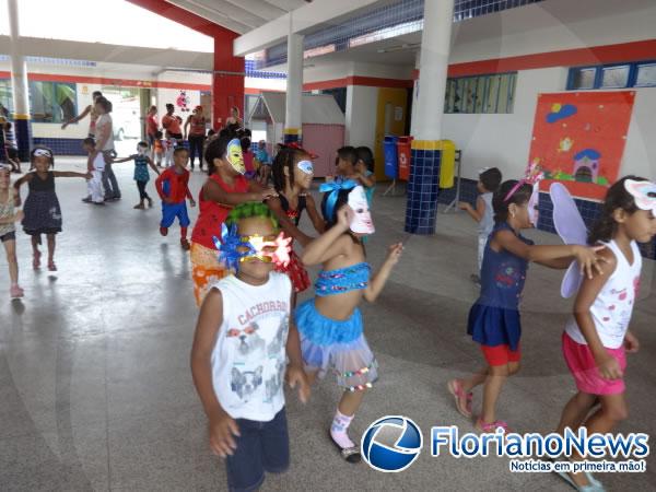 Estudantes participam de bailes carnavalescos em Floriano.(Imagem:FlorianoNews)