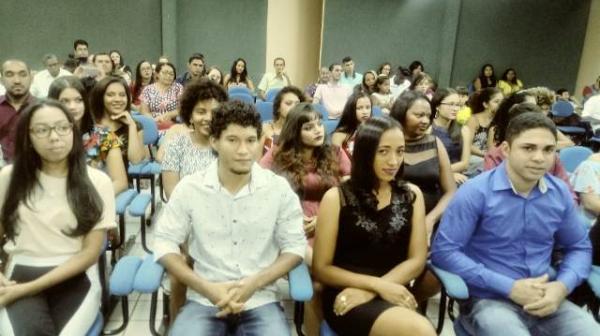 Acadêmicos da UESPI de Floriano lançam coletânea para ensino de língua portuguesa.(Imagem:FlorianoNews)