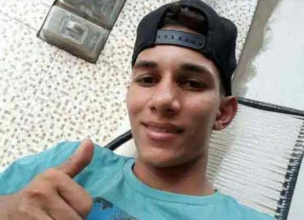 Douglas Vinícius de Almeida da Silva, 18 anos.(Imagem:Divulgação)