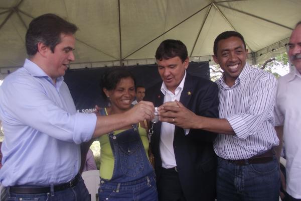 Prefeitura realiza entrega de casas do Residencial José Pereira.(Imagem:FlorianoNews)