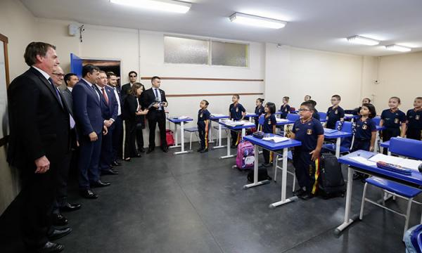 Bolsonaro em sala de aula de escola militar, em Manaus.(Imagem:Divulgação)