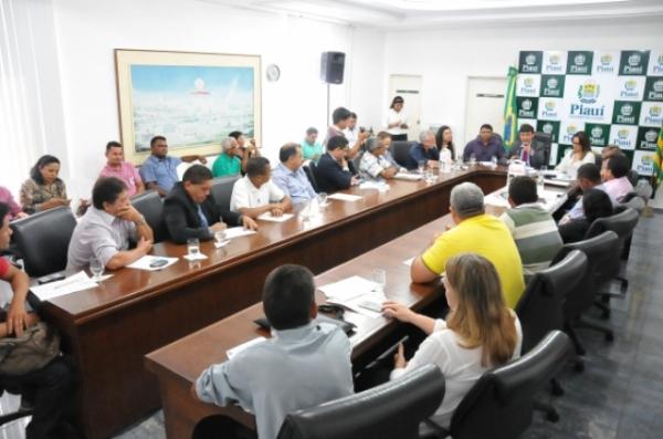 Reunião com Representantes da Federação dos Agricultores Familiares do Estado do Piauí FAF e FETRAF e os gestores dos órgãos: SDR, SEMAR e SEDUC, EMATER.(Imagem:Marcelo Cardoso)