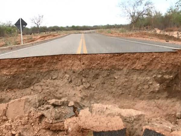 Estrada interrompida em Betânia, no Piauí.(Imagem:Reprodução/TV Clube)