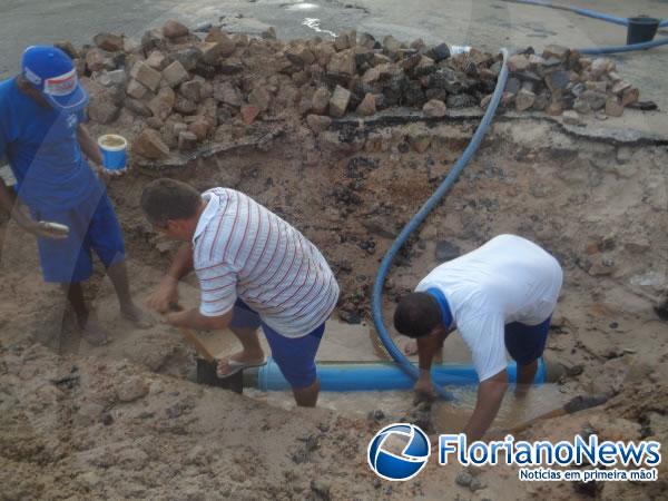 Rompimento em rede de distribuição provoca falta de água em Floriano.(Imagem:FlorianoNews)