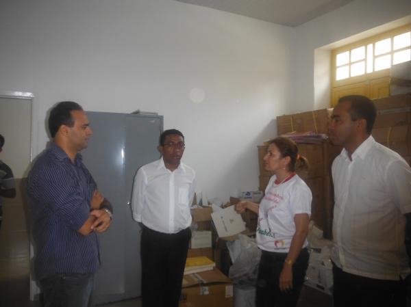 Prefeito Joel visitou o prédio do Centro de Testagem e Aconselhameto.(Imagem:FlorianoNews)