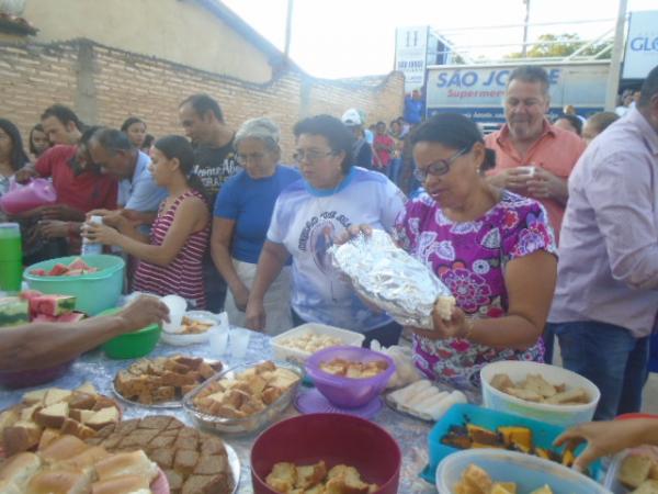 Comunidade católica participa da abertura dos festejos de Nossa Senhora Aparecida.(Imagem:FlorianoNews)