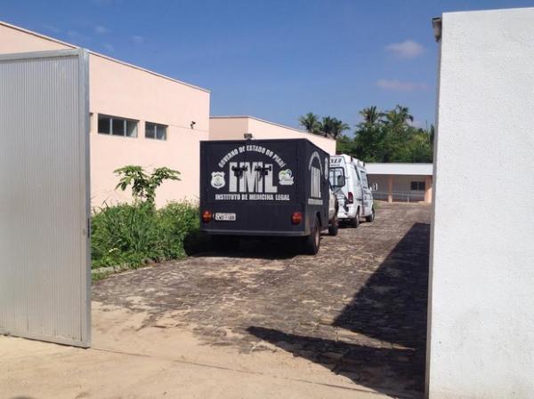 Corpos foram levados para o Instituto Médico Legal de Teresina.(Imagem:Gilcilene Araújo/G1)