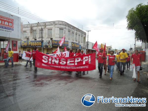 CUT-PI realizou movimento alusivo ao 1º de Maio em Floriano.(Imagem:FlorianoNews)