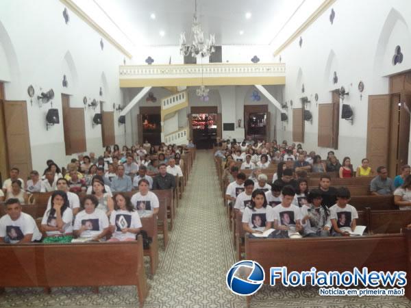 Parentes e amigos prestaram últimas homenagens a Juscelino Bezerra em missa de 7° dia.(Imagem:FlorianoNews)