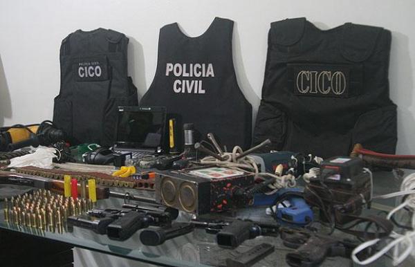A quadrilha usava armamento pesado para assaltar as agências bancarias do estado(Imagem:Marcelo Cardoso - Portal AZ)