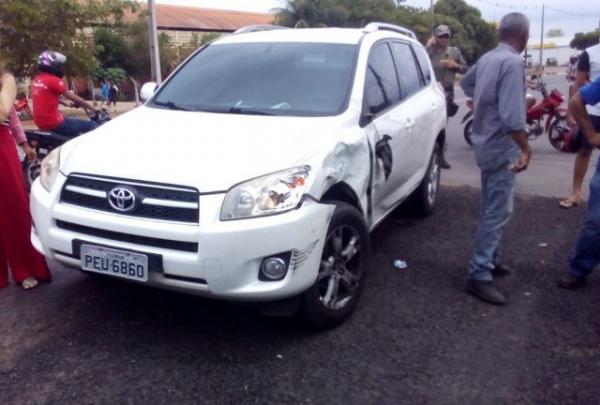 Dupla sofre acidente de moto durante tentativa de fuga da Polícia em Floriano.(Imagem:PiauíNoticias)