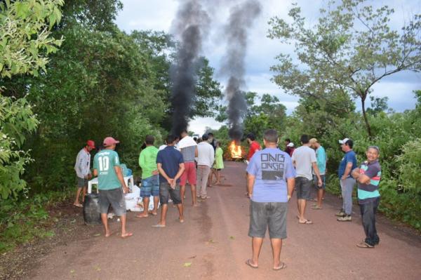 PI-112 é interditada por manifestantes.(Imagem:Divulgação)