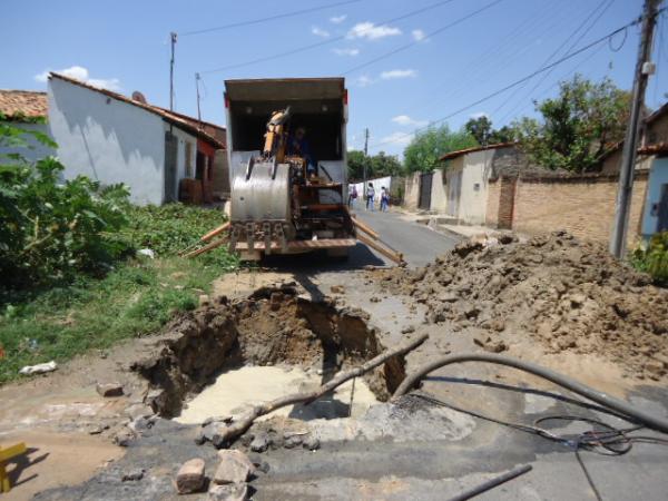 Vazamento na Rua Delson Fonseca, no bairro Manguinha.(Imagem:FlorianoNews)