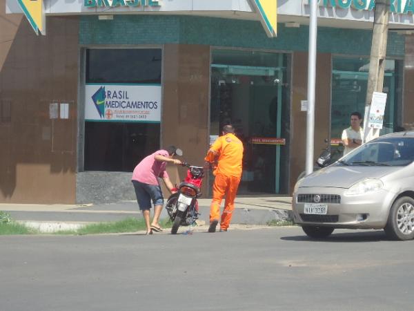 Semáforo apagado causa acidente na Avenida Dr. José Ribamar Pacheco.(Imagem:FlorianoNews)