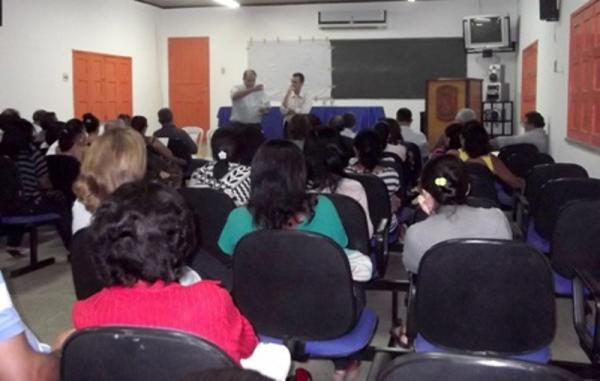 Prefeito se reúne com educadores e fala de crise financeira.(Imagem:SECOM)