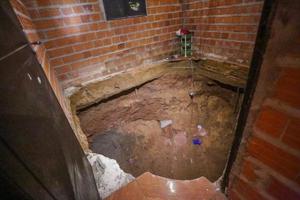 Família que caiu em buraco de 7 metros dentro de casa pede doações.(Imagem:Divulgação)