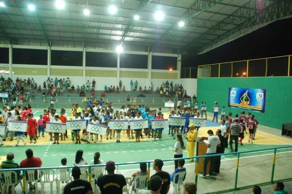 Torcedores lotam Ginásio Coberto nas finais dos Jogos Escolares Florianense(Imagem:Waldemir Miranda)